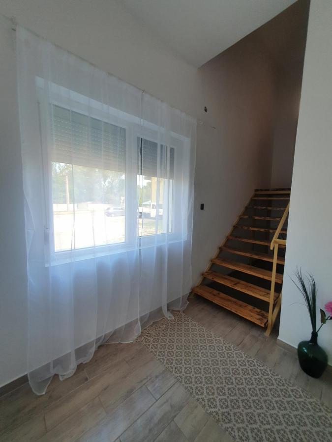 Székesfehérvár Sosto Apartman מראה חיצוני תמונה