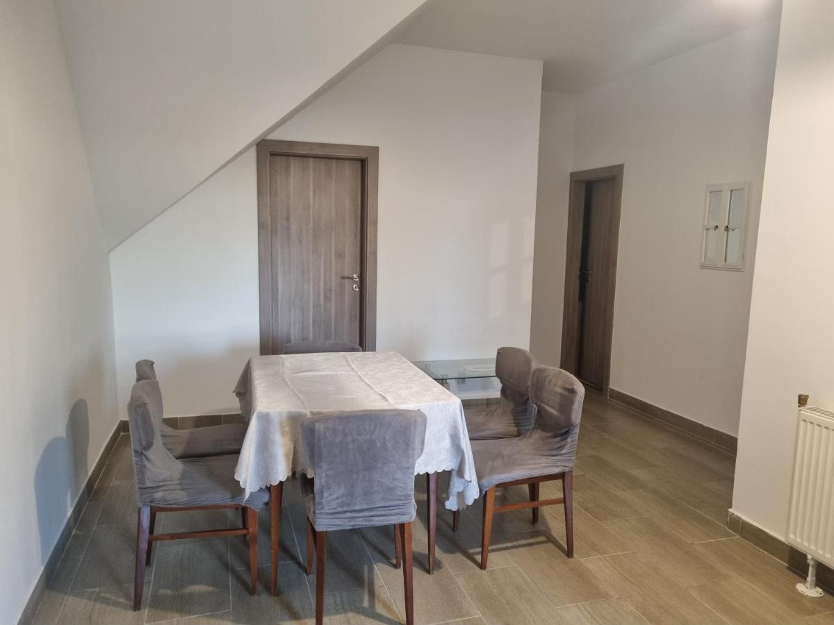 Székesfehérvár Sosto Apartman מראה חיצוני תמונה