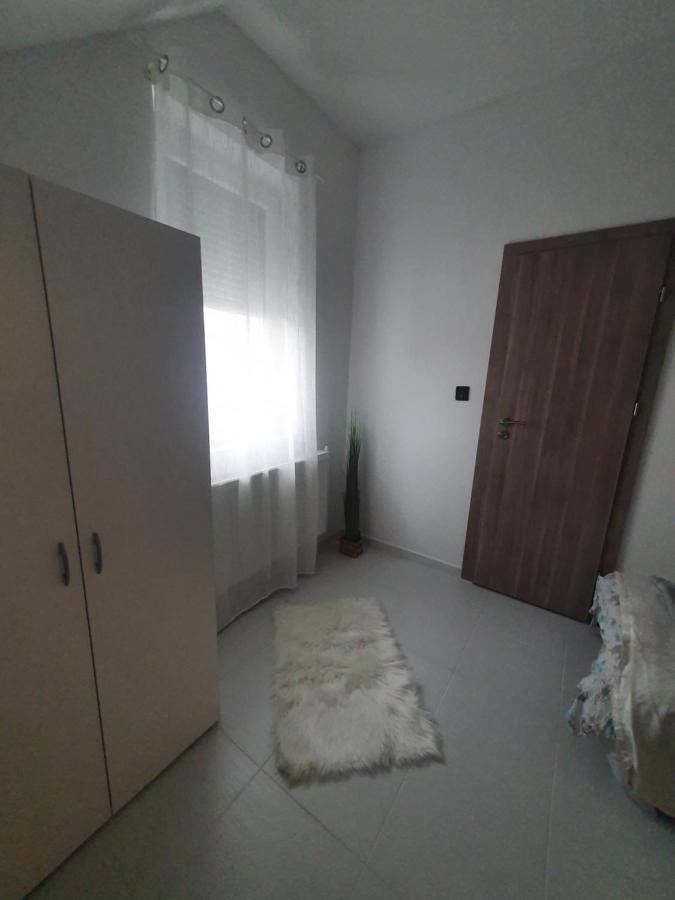 Székesfehérvár Sosto Apartman מראה חיצוני תמונה