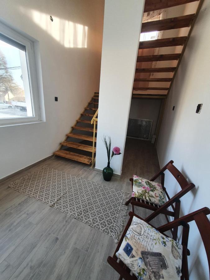 Székesfehérvár Sosto Apartman מראה חיצוני תמונה